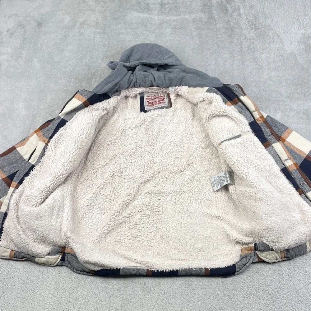Levi S Men's Plaid Sherpa‎ Lined Flannel Jacket with Hood Missing Button Shacket